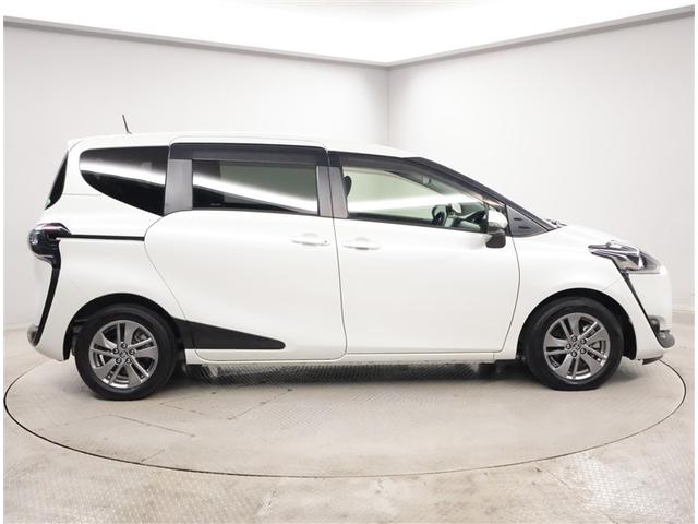 シエンタ Ｇ　クエロ　軽減ブレーキ　両側自動ドア　Ｉストップ　後カメラ　デュアルエアバック　パワーウィンドウ　フルオートエアコン　ＤＶＤ再生可　ＬＥＤヘッド　ナビ＆ＴＶ　スマキー　ＶＳＣ　３列　キーレス　アルミ　エアバッグ（4枚目）