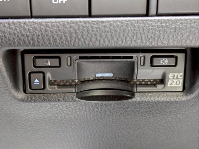 ハリアー Ｚ　調光パノラマルーフ　１２．３インチＴ－Ｃｏｎｎｅｃｔナビ＋３６０カメラ　デジタルインナーミラー＋ドラレコ　ＪＢＬサウンド　ＥＴＣ２．０　ＡＣＣ　ＢＳＭ　カラーヘッドアップディスプレイ　パワーバックドア（9枚目）