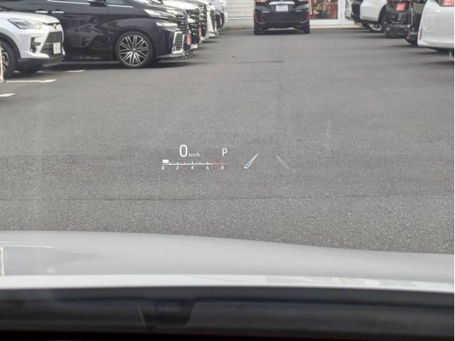 ハリアー Ｚ　調光パノラマルーフ　１２．３インチＴ－Ｃｏｎｎｅｃｔナビ＋３６０カメラ　デジタルインナーミラー＋ドラレコ　ＪＢＬサウンド　ＥＴＣ２．０　ＡＣＣ　ＢＳＭ　カラーヘッドアップディスプレイ　パワーバックドア（11枚目）