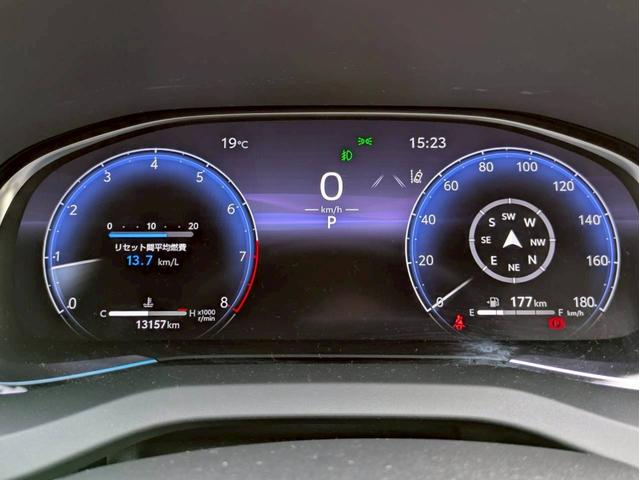 ハリアー Ｚ　調光パノラマルーフ　１２．３インチＴ－Ｃｏｎｎｅｃｔナビ＋３６０カメラ　デジタルインナーミラー＋ドラレコ　ＪＢＬサウンド　ＥＴＣ２．０　ＡＣＣ　ＢＳＭ　カラーヘッドアップディスプレイ　パワーバックドア（17枚目）