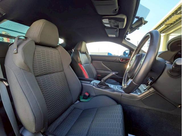 GR86 SZ 6MT GRエアロ アドバンスポーツ18インチAW フジツボマフラー リアフォグランプ ドアミラーヒーター トランクスポイラー サイドウィンドウルーパー 革調シートカバー 純正ナビ プッシュスタート(15枚目)