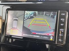 【パノラミックビューモニター】クルマを真上から見ているような映像を表示。　運転席から確認しにくい車両周囲の状況を把握できます。 4