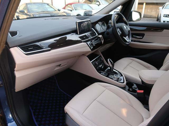 2シリーズ 218dグランツアラー ラグジュアリー アドバンスドアクティブセーフティPKG コンフォートPKG ベージュ革 ACC HUD 電動リアゲート シートヒーター パワーシート 3列シート ナビ バックカメラ LEDヘッドライト(3枚目)