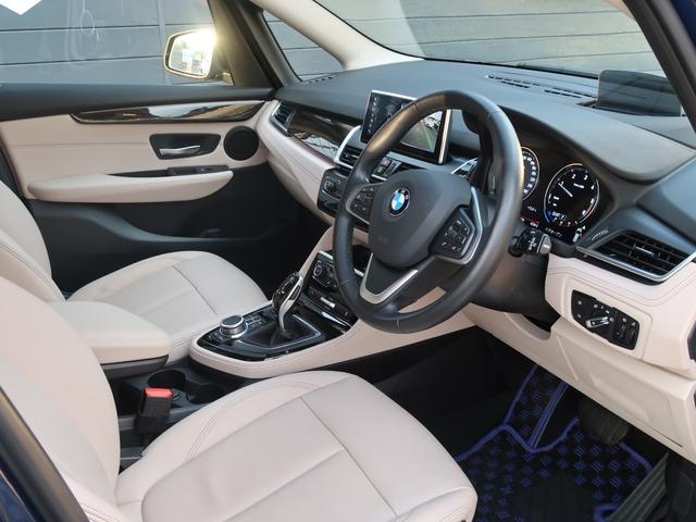 2シリーズ 218dグランツアラー ラグジュアリー アドバンスドアクティブセーフティPKG コンフォートPKG ベージュ革 ACC HUD 電動リアゲート シートヒーター パワーシート 3列シート ナビ バックカメラ LEDヘッドライト(5枚目)