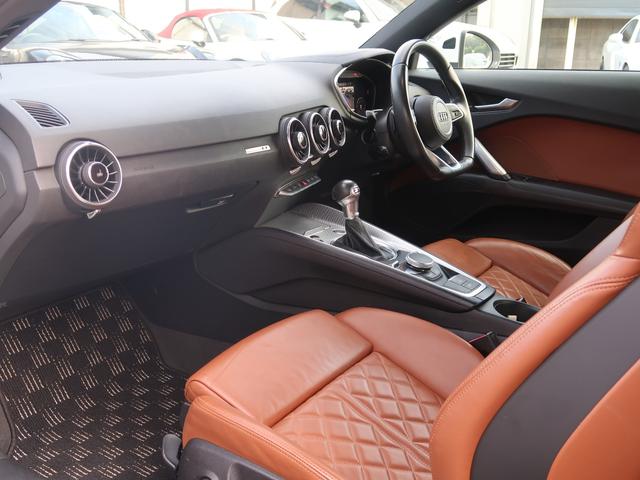ＴＴクーペ ２．０ＴＦＳＩ　ブラウンファインナッパ革　アシスタンスＰＫＧ　シートヒーター　クルーズコントロール　サイドアシスト　オートホールド　リアシーケンシャルウィンカー　バーチャルコックピット　ナビ　フルセグ　バックカメラ（3枚目）