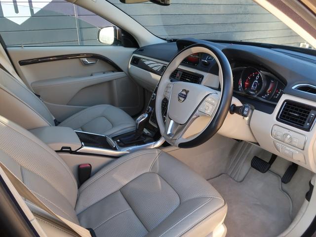 V70 T4 クラシック 最終モデル トワイライトブロンズ ベージュ革 サンルーフ harman/kardon ベンチレーション シートヒーター パワーシート アダプティブクルーズ BLIS 純正ナビ バックカメラ(8枚目)