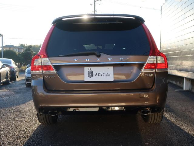 V70 T4 クラシック 最終モデル トワイライトブロンズ ベージュ革 サンルーフ harman/kardon ベンチレーション シートヒーター パワーシート アダプティブクルーズ BLIS 純正ナビ バックカメラ(18枚目)