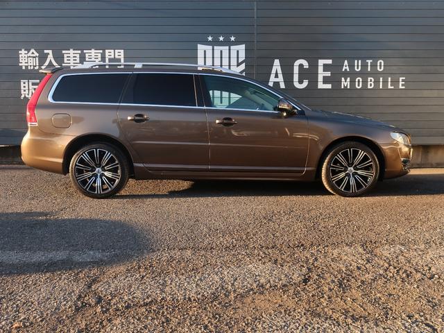 V70 T4 クラシック 最終モデル トワイライトブロンズ ベージュ革 サンルーフ harman/kardon ベンチレーション シートヒーター パワーシート アダプティブクルーズ BLIS 純正ナビ バックカメラ(19枚目)
