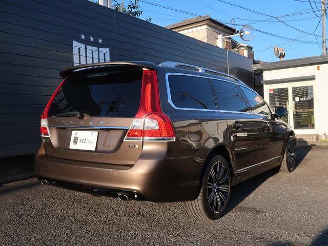 V70 T4 クラシック 最終モデル トワイライトブロンズ ベージュ革 サンルーフ harman/kardon ベンチレーション シートヒーター パワーシート アダプティブクルーズ BLIS 純正ナビ バックカメラ(23枚目)
