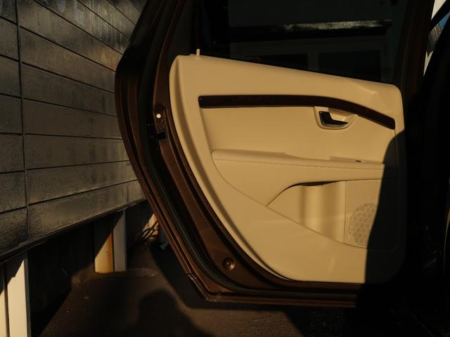 V70 T4 クラシック 最終モデル トワイライトブロンズ ベージュ革 サンルーフ harman/kardon ベンチレーション シートヒーター パワーシート アダプティブクルーズ BLIS 純正ナビ バックカメラ(37枚目)