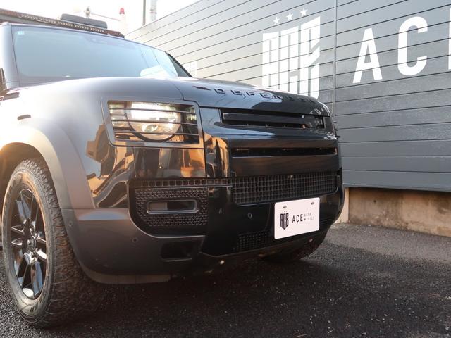 ディフェンダー １１０ダブルオーエディション　７人乗り　背面ラダー　ルーフラック　ルーフレール　サイドステップ　エアサス　ＡＣＣ　ＢＳＭ　シートヒーター　ステアリングヒーター　マッドフラップ　ナビ　全周囲カメラ　ブラックライノホイール４本付属（2枚目）