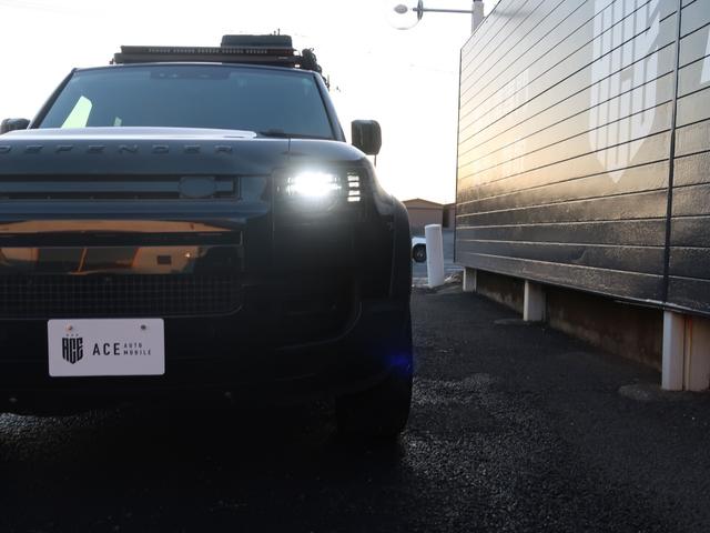 ディフェンダー １１０ダブルオーエディション　７人乗り　背面ラダー　ルーフラック　ルーフレール　サイドステップ　エアサス　ＡＣＣ　ＢＳＭ　シートヒーター　ステアリングヒーター　マッドフラップ　ナビ　全周囲カメラ　ブラックライノホイール４本付属（26枚目）