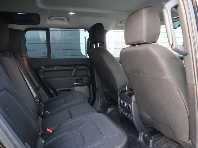 ディフェンダー １１０ダブルオーエディション　７人乗り　背面ラダー　ルーフラック　ルーフレール　サイドステップ　エアサス　ＡＣＣ　ＢＳＭ　シートヒーター　ステアリングヒーター　マッドフラップ　ナビ　全周囲カメラ　ブラックライノホイール４本付属（35枚目）