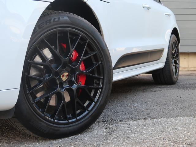 マカン マカンGTS キャララホワイト パノラマサンルーフ BOSEサウンド スポクロ スポエグ スモーカーPKG 赤革 シートヒーター PASM エントリードライブ ACC PCMナビ 全周囲カメラ RSスパイダーAW(3枚目)