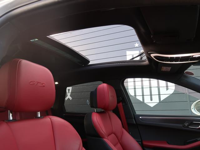 マカン マカンGTS キャララホワイト パノラマサンルーフ BOSEサウンド スポクロ スポエグ スモーカーPKG 赤革 シートヒーター PASM エントリードライブ ACC PCMナビ 全周囲カメラ RSスパイダーAW(4枚目)