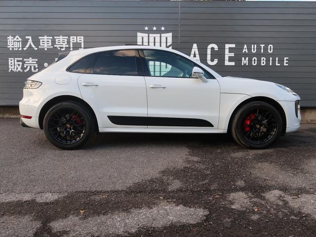 マカン マカンGTS キャララホワイト パノラマサンルーフ BOSEサウンド スポクロ スポエグ スモーカーPKG 赤革 シートヒーター PASM エントリードライブ ACC PCMナビ 全周囲カメラ RSスパイダーAW(21枚目)