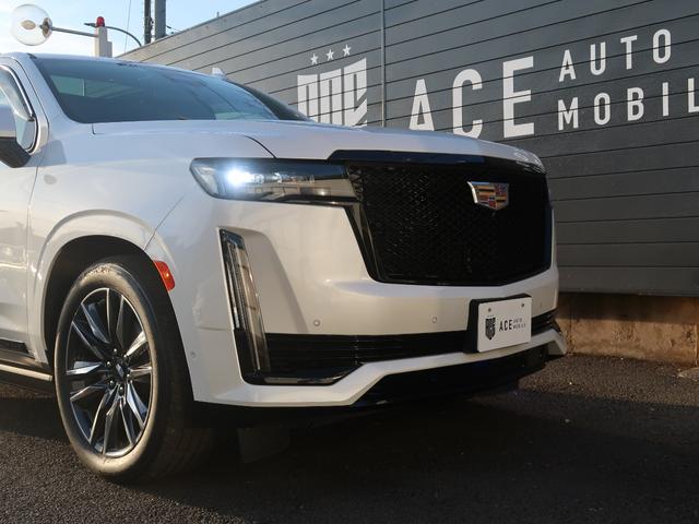 キャデラックエスカレード ホワイトスポーツエディション 限定30台 サンルーフ リアモニター AKGサウンド 電動サイドステップ 黒革 ベンチレーション 1、2列目シートヒーター AppleCarPlay 電動リアゲート HUD 全周囲カメラ(2枚目)