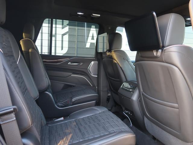 キャデラックエスカレード ホワイトスポーツエディション 限定30台 サンルーフ リアモニター AKGサウンド 電動サイドステップ 黒革 ベンチレーション 1、2列目シートヒーター AppleCarPlay 電動リアゲート HUD 全周囲カメラ(15枚目)