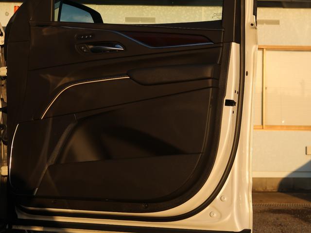 キャデラックエスカレード ホワイトスポーツエディション 限定30台 サンルーフ リアモニター AKGサウンド 電動サイドステップ 黒革 ベンチレーション 1、2列目シートヒーター AppleCarPlay 電動リアゲート HUD 全周囲カメラ(40枚目)