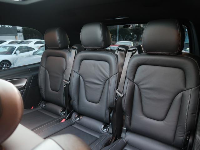 ���Ђł́A���N�̔������тƑ����̎戵�����т����ƂɁA�ꖡ��������͓I�ȗA���Ԃ̂��Љ�\�ł��B�󏭂ȐF������A�O���[�h�A�����ȂǁA�S�肪�������邨�N���}�𑽐���葵���Ă���܂�