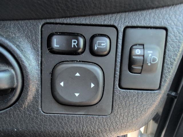 ヴィッツ ハイブリッドＦ　ＥＴＣ　バックカメラ　ナビ　ＴＶ　オートライト　キーレスエントリー　電動格納ミラー　ＣＶＴ　盗難防止システム　衝突安全ボディ　ＡＢＳ　ＥＳＣ　エアコン　パワーステアリング　パワーウィンドウ（12枚目）
