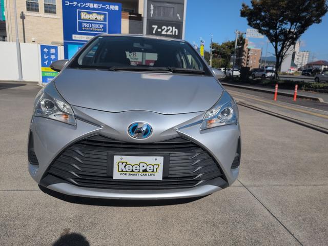 ヴィッツ ハイブリッドＦ　ＥＴＣ　バックカメラ　ナビ　ＴＶ　オートライト　キーレスエントリー　電動格納ミラー　ＣＶＴ　盗難防止システム　衝突安全ボディ　ＡＢＳ　ＥＳＣ　エアコン　パワーステアリング　パワーウィンドウ（15枚目）