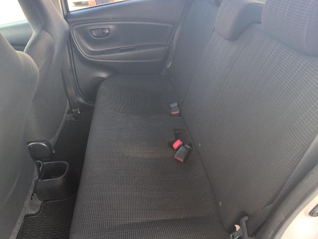 ヴィッツ ハイブリッドＦ　ＥＴＣ　バックカメラ　ナビ　ＴＶ　オートライト　キーレスエントリー　電動格納ミラー　ＣＶＴ　盗難防止システム　衝突安全ボディ　ＡＢＳ　ＥＳＣ　エアコン　パワーステアリング　パワーウィンドウ（30枚目）