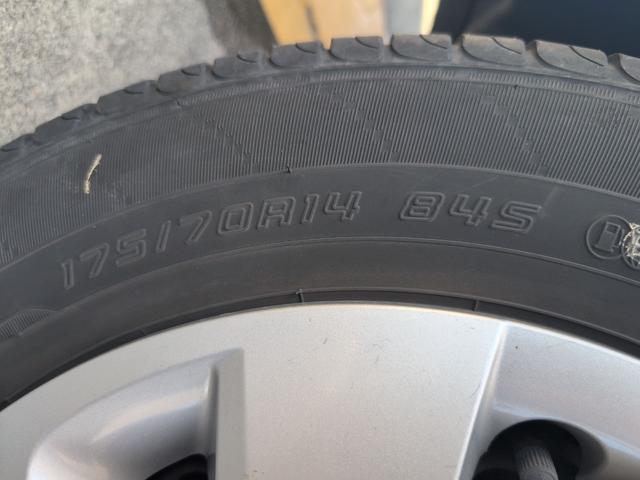 ヴィッツ ハイブリッドＦ　ＥＴＣ　バックカメラ　ナビ　ＴＶ　オートライト　キーレスエントリー　電動格納ミラー　ＣＶＴ　盗難防止システム　衝突安全ボディ　ＡＢＳ　ＥＳＣ　エアコン　パワーステアリング　パワーウィンドウ（33枚目）