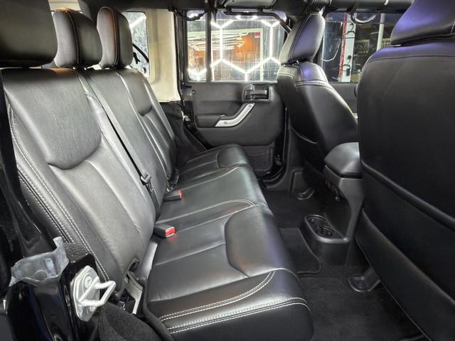 ジープ・ラングラーアンリミテッド サハラ　ＪＫＳ２．５インチＵＰ　ＦＯＸショック　ＦＵＥＬ１７インチＡＷ　ＢＦ３７インチ　フラットフェンダー　ＢＡＳＴＯＰサンライダー　ＥＶＯリアフェイシア　スマッティーテールアーム　マットグリル　純正部品有り（18枚目）