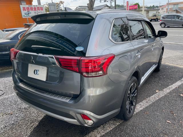 アウトランダーPHEV Gプレミアムパッケージ 黒皮レザーシート マルチアラウンドモニター 純正ナビ フルセグ バックカメラ パドルシフト 100VAC電源 スマートキー ETC パドルシフト パワーバックドア ステアリングヒーター デイライト(14枚目)