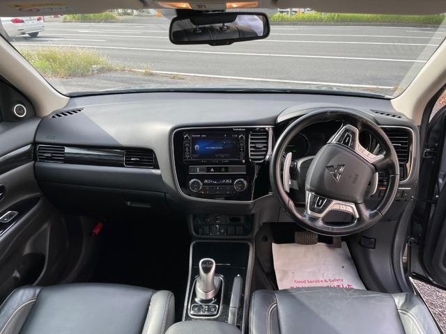 アウトランダーPHEV Gプレミアムパッケージ 黒皮レザーシート マルチアラウンドモニター 純正ナビ フルセグ バックカメラ パドルシフト 100VAC電源 スマートキー ETC パドルシフト パワーバックドア ステアリングヒーター デイライト(15枚目)