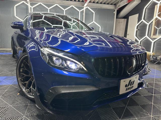 Ｃクラス Ｃ６３クーペ　ＭＡＮＳＯＲＹエアロ　マフラー　ＡＮＲＫＹ２０インチＡＷ　レーダーセフティＰＫＧ　エアバランスＰＫＧ　　黒レザー　シートヒーター　ブルメスター　ＥＴＣ　ヘッドアップディスプレー　アンビエントライト（2枚目）