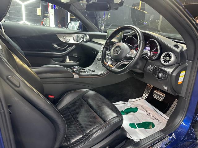 Ｃクラス Ｃ６３クーペ　ＭＡＮＳＯＲＹエアロ　マフラー　ＡＮＲＫＹ２０インチＡＷ　レーダーセフティＰＫＧ　エアバランスＰＫＧ　　黒レザー　シートヒーター　ブルメスター　ＥＴＣ　ヘッドアップディスプレー　アンビエントライト（13枚目）