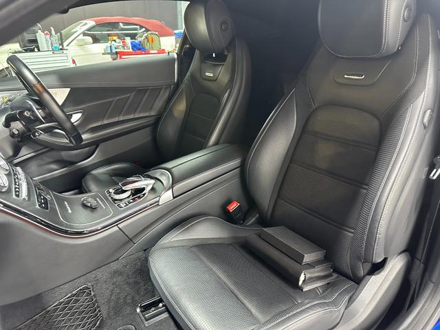 Ｃクラス Ｃ６３クーペ　ＭＡＮＳＯＲＹエアロ　マフラー　ＡＮＲＫＹ２０インチＡＷ　レーダーセフティＰＫＧ　エアバランスＰＫＧ　　黒レザー　シートヒーター　ブルメスター　ＥＴＣ　ヘッドアップディスプレー　アンビエントライト（16枚目）