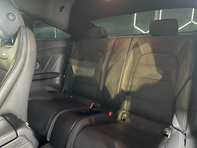 Ｃクラス Ｃ６３クーペ　ＭＡＮＳＯＲＹエアロ　マフラー　ＡＮＲＫＹ２０インチＡＷ　レーダーセフティＰＫＧ　エアバランスＰＫＧ　　黒レザー　シートヒーター　ブルメスター　ＥＴＣ　ヘッドアップディスプレー　アンビエントライト（17枚目）