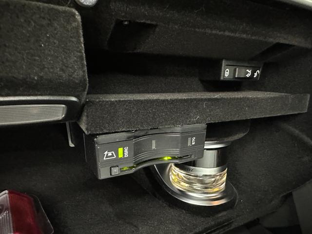 Ｃクラス Ｃ６３クーペ　ＭＡＮＳＯＲＹエアロ　マフラー　ＡＮＲＫＹ２０インチＡＷ　レーダーセフティＰＫＧ　エアバランスＰＫＧ　　黒レザー　シートヒーター　ブルメスター　ＥＴＣ　ヘッドアップディスプレー　アンビエントライト（23枚目）