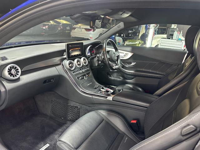 Ｃクラス Ｃ６３クーペ　ＭＡＮＳＯＲＹエアロ　マフラー　ＡＮＲＫＹ２０インチＡＷ　レーダーセフティＰＫＧ　エアバランスＰＫＧ　　黒レザー　シートヒーター　ブルメスター　ＥＴＣ　ヘッドアップディスプレー　アンビエントライト（25枚目）