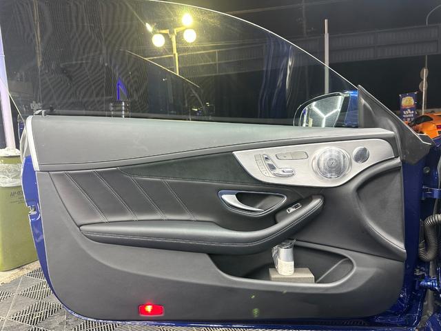 Ｃクラス Ｃ６３クーペ　ＭＡＮＳＯＲＹエアロ　マフラー　ＡＮＲＫＹ２０インチＡＷ　レーダーセフティＰＫＧ　エアバランスＰＫＧ　　黒レザー　シートヒーター　ブルメスター　ＥＴＣ　ヘッドアップディスプレー　アンビエントライト（33枚目）
