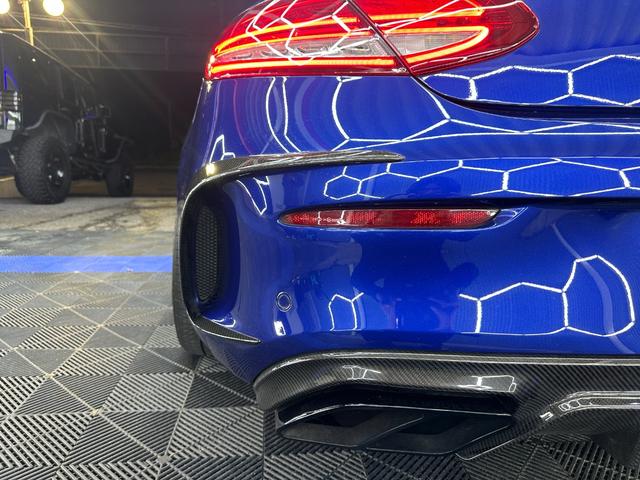 Ｃクラス Ｃ６３クーペ　ＭＡＮＳＯＲＹエアロ　マフラー　ＡＮＲＫＹ２０インチＡＷ　レーダーセフティＰＫＧ　エアバランスＰＫＧ　　黒レザー　シートヒーター　ブルメスター　ＥＴＣ　ヘッドアップディスプレー　アンビエントライト（41枚目）