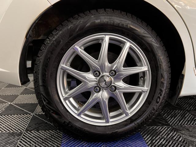 ノート ｅ－パワー　Ｘ　衝突被害軽減システム　ドラレコ　コーナーセンサー　スマートキー　ＬＥＤヘッド　ＥＴＣ　オートハイビーム　車線逸脱警報　オートライト　オートエアコン　純正１５インチアルミ　電動格納ミラー　スマートキー（52枚目）