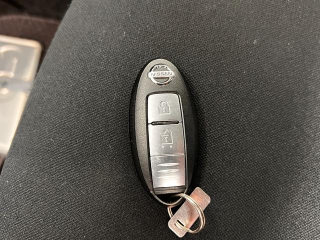 ノート ｅ－パワー　Ｘ　衝突被害軽減システム　ドラレコ　コーナーセンサー　スマートキー　ＬＥＤヘッド　ＥＴＣ　オートハイビーム　車線逸脱警報　オートライト　オートエアコン　純正１５インチアルミ　電動格納ミラー　スマートキー（58枚目）