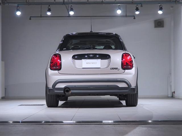 ＭＩＮＩ クーパーＤ　カムデン・エディション　ＡｐｐｌｅＣａｒＰｌａｙ　Ｆシートヒーター　１７ＡＷ　ＡＣＣ　パーキングアシスト　フロント＆リヤＰＤＣ　コンフォートアクセス　マルチディスプレイメーターパネル（8枚目）