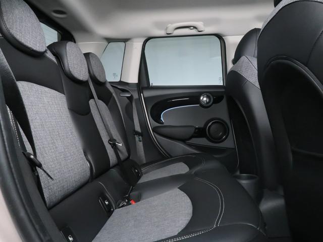 ＭＩＮＩ クーパーＤ　カムデン・エディション　ＡｐｐｌｅＣａｒＰｌａｙ　Ｆシートヒーター　１７ＡＷ　ＡＣＣ　パーキングアシスト　フロント＆リヤＰＤＣ　コンフォートアクセス　マルチディスプレイメーターパネル（10枚目）