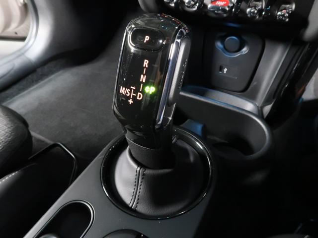 ＭＩＮＩ クーパーＤ　カムデン・エディション　ＡｐｐｌｅＣａｒＰｌａｙ　Ｆシートヒーター　１７ＡＷ　ＡＣＣ　パーキングアシスト　フロント＆リヤＰＤＣ　コンフォートアクセス　マルチディスプレイメーターパネル（21枚目）