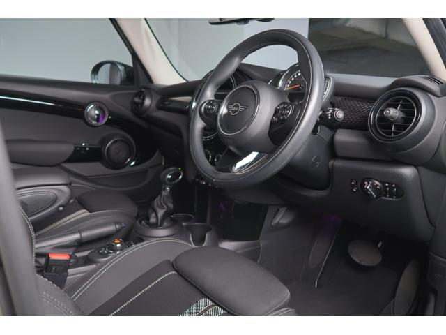 ＭＩＮＩ クーパーＳＤ　ＭＩＮＩ中古車納車２年保証付　純正ナビ　バックカメラ　アラームシステム　アクティブクルーズ　Ｆシートヒーター　１７ＡＷ（5枚目）