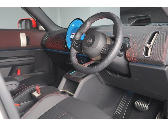 MINI ジョンクーパーワークス カントリーマンオール4JCW MINI認定中古車2年保証付 Lパッケージ バックカメラ アクティブクルーズ ヘッドアップディスプレイ 電動Fシート リアプライバシーガラス 20AW(4枚目)
