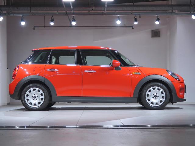 MINI ワン MINI認定中古車1年保証付 純正HDDナビ クロームラインエクステリア 15AW(4枚目)