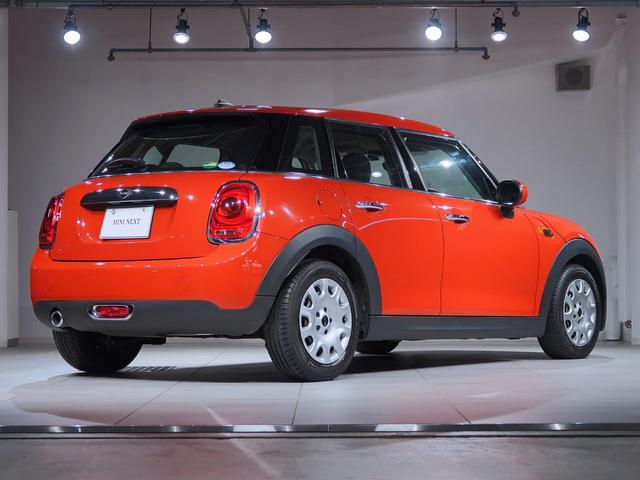 MINI ワン MINI認定中古車1年保証付 純正HDDナビ クロームラインエクステリア 15AW(5枚目)