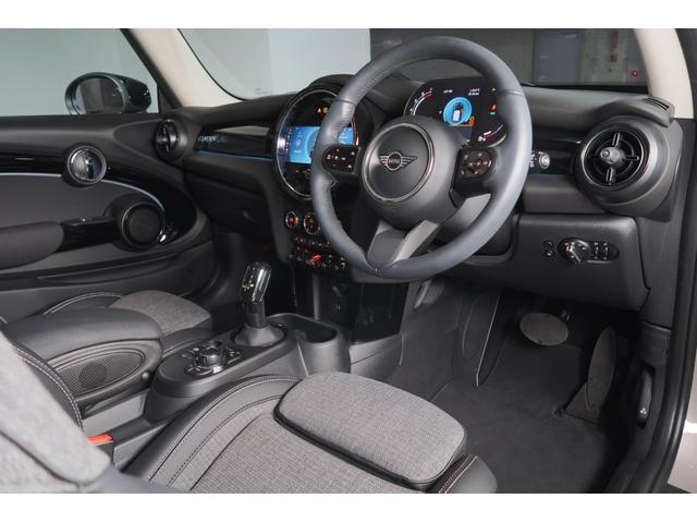 MINI クーパー カムデン・エディション MINI認定中古車2年保証付 純正ナビ無し アップルカープレイ バックカメラ ETC アクティブクルーズ ドライビングアシスト 17AW(8枚目)