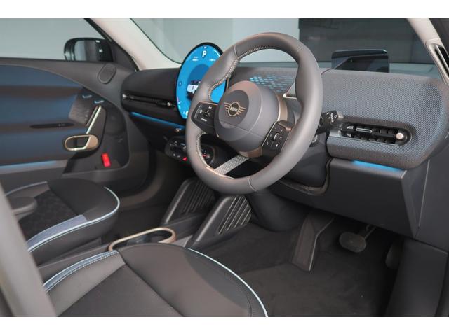 ＭＩＮＩ エースマンＥ　クラシック・トリム　ＭＩＮＩ認定中古車２年保証付　純正ナビ　バックカメラ　ＥＴＣ　ヘッドアップディスプレイ　ドライビングアシスト　クルーズコントロール　１７ＡＷ（4枚目）